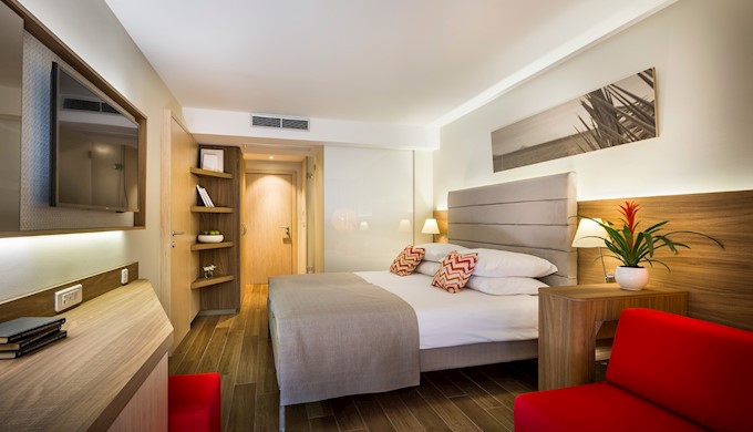 Girandella_Family-Ulika_Family-Teens-Room-with-balcony,-seaview_5.jpg