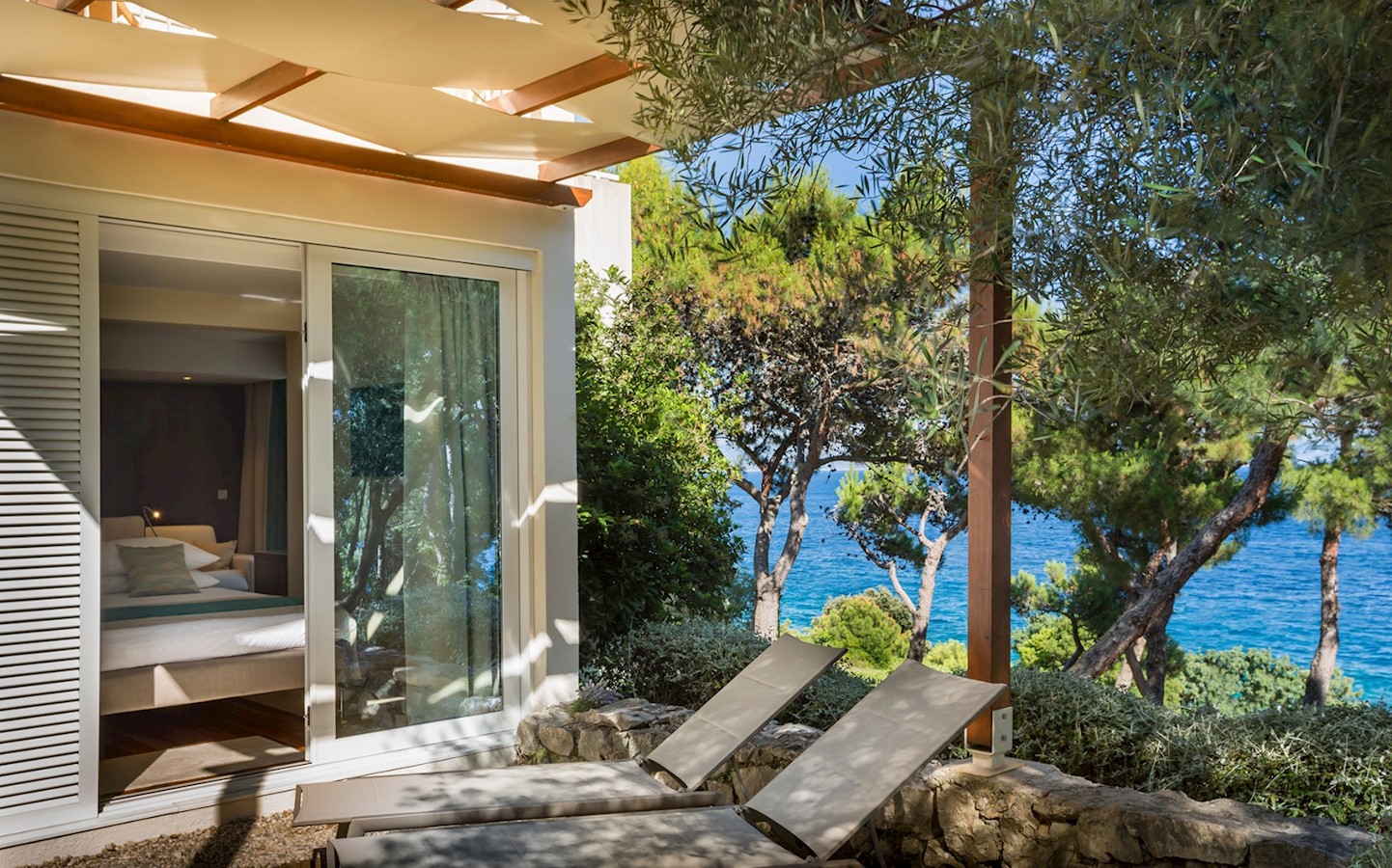 V-level_vila-u-Girandelli_Junior-suite,-seaview_5.jpg