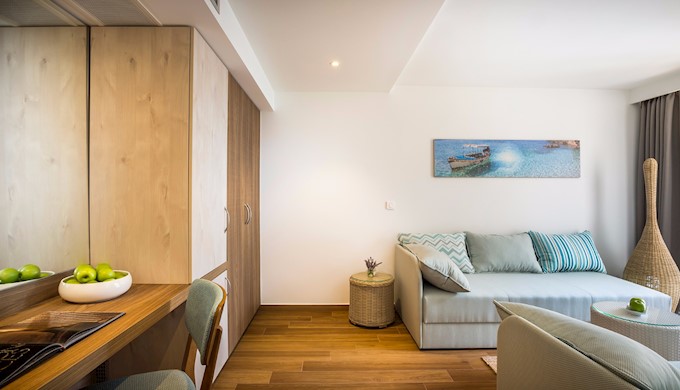 Bellevue_Albona-Annex-A-_Standard-Family-Room-with-balcony_-sea-view_2.jpg