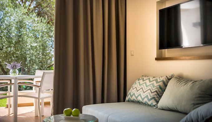 Bellevue_Albona-Annex-A-_Standard-Family-Room-with-balcony_sea-view_3.jpg
