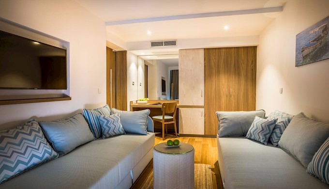 Bellevue_Albona-Annex-A-_Standard-Family-Room-with-balcony_sea-view_5.jpg