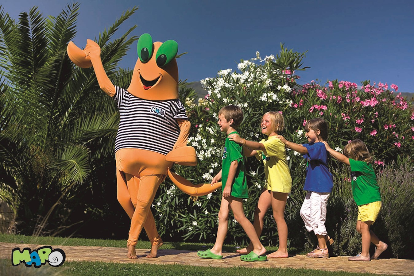 maskota Maro s djecom.jpg (1)