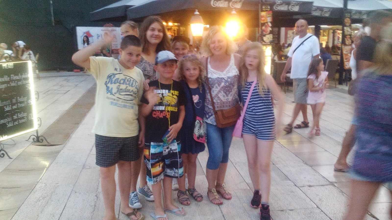 Veseljaci iz OŠ Komarevo.jpg