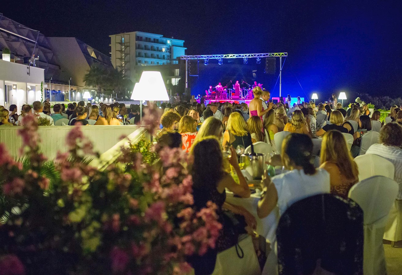 Nina Badric na terasi hotela VDP_21072017 (7).jpg