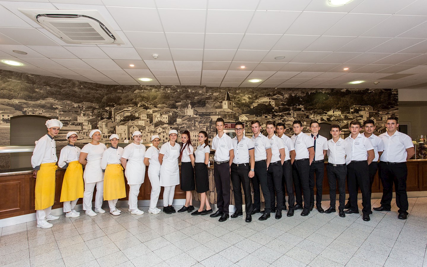 Ucenici Industrijsko-obrtnicke skole Nova Gradiska na praksi u Valamaru.jpg