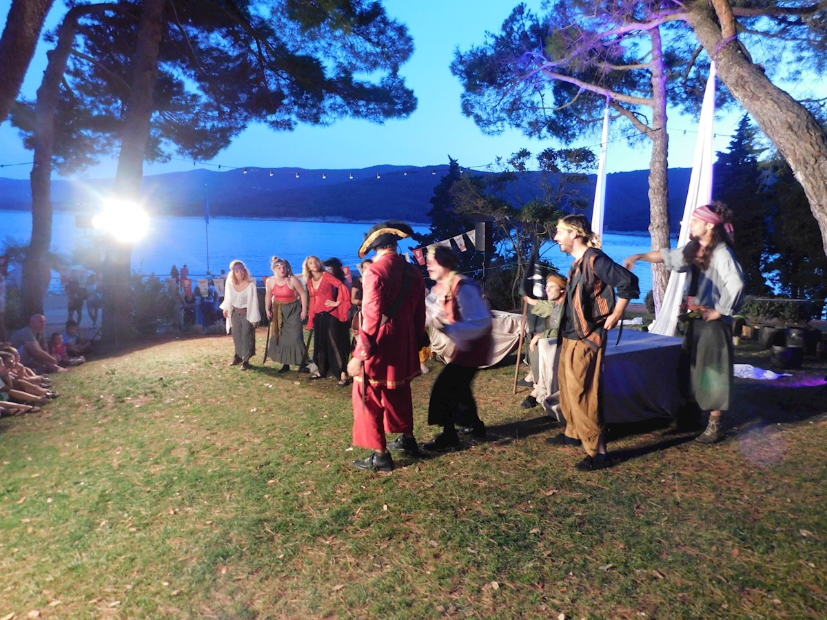 Gusarske avanture na Rabac Open Air festivalu (6).JPG