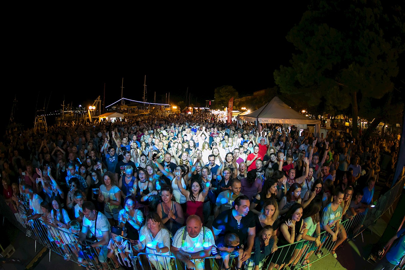 Porečka Riva plesala uz žestoke ritmove Bon Jovija (15).jpg