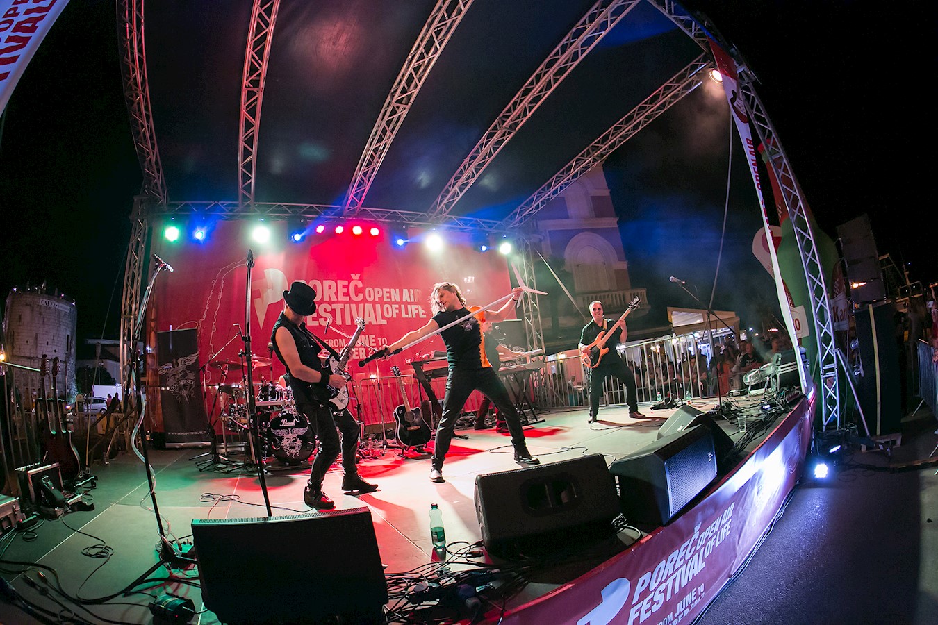 Porečka Riva plesala uz žestoke ritmove Bon Jovija (14).jpg