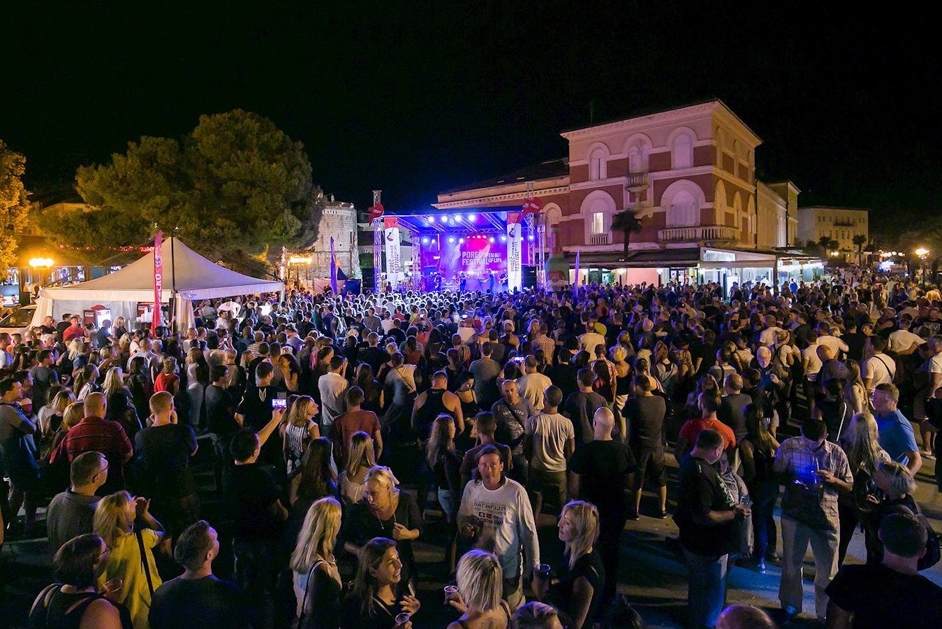 Porečka Riva plesala uz žestoke ritmove Bon Jovija (13).jpg