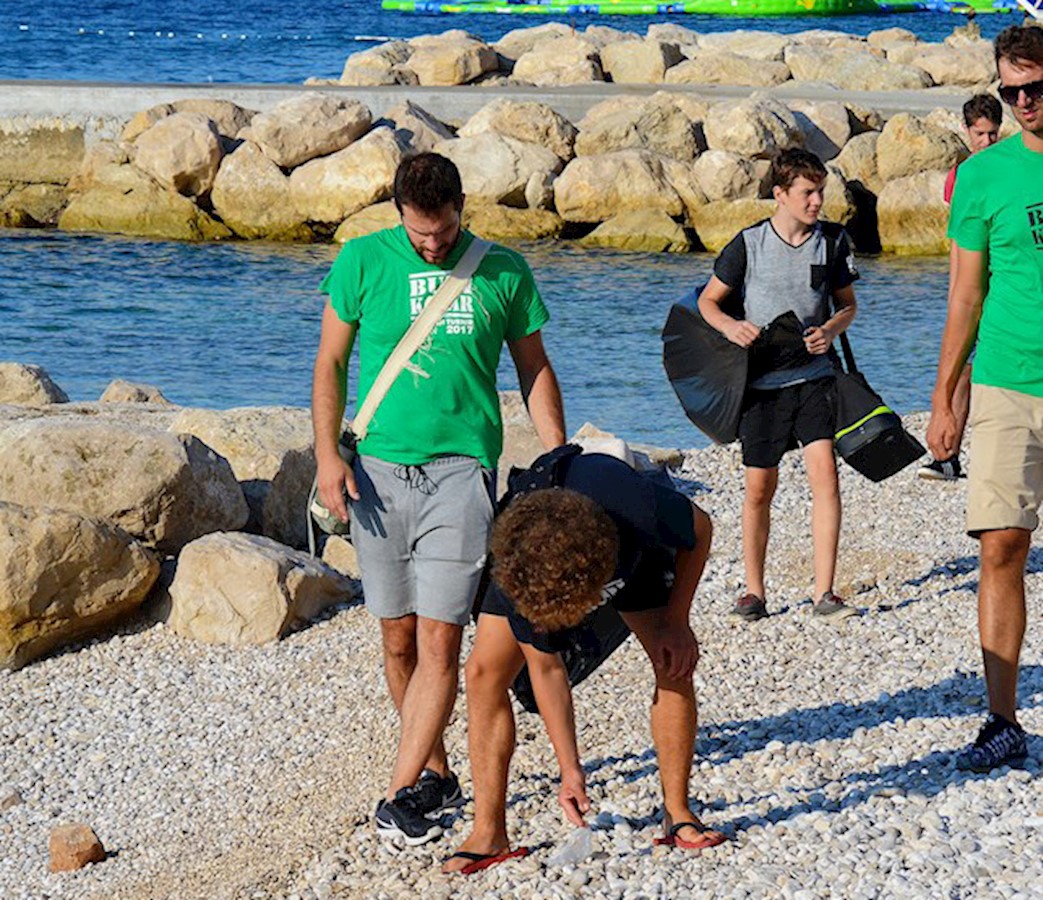 Rukometaši RK Mladi rudar u akciji čišćenja (1).jpg