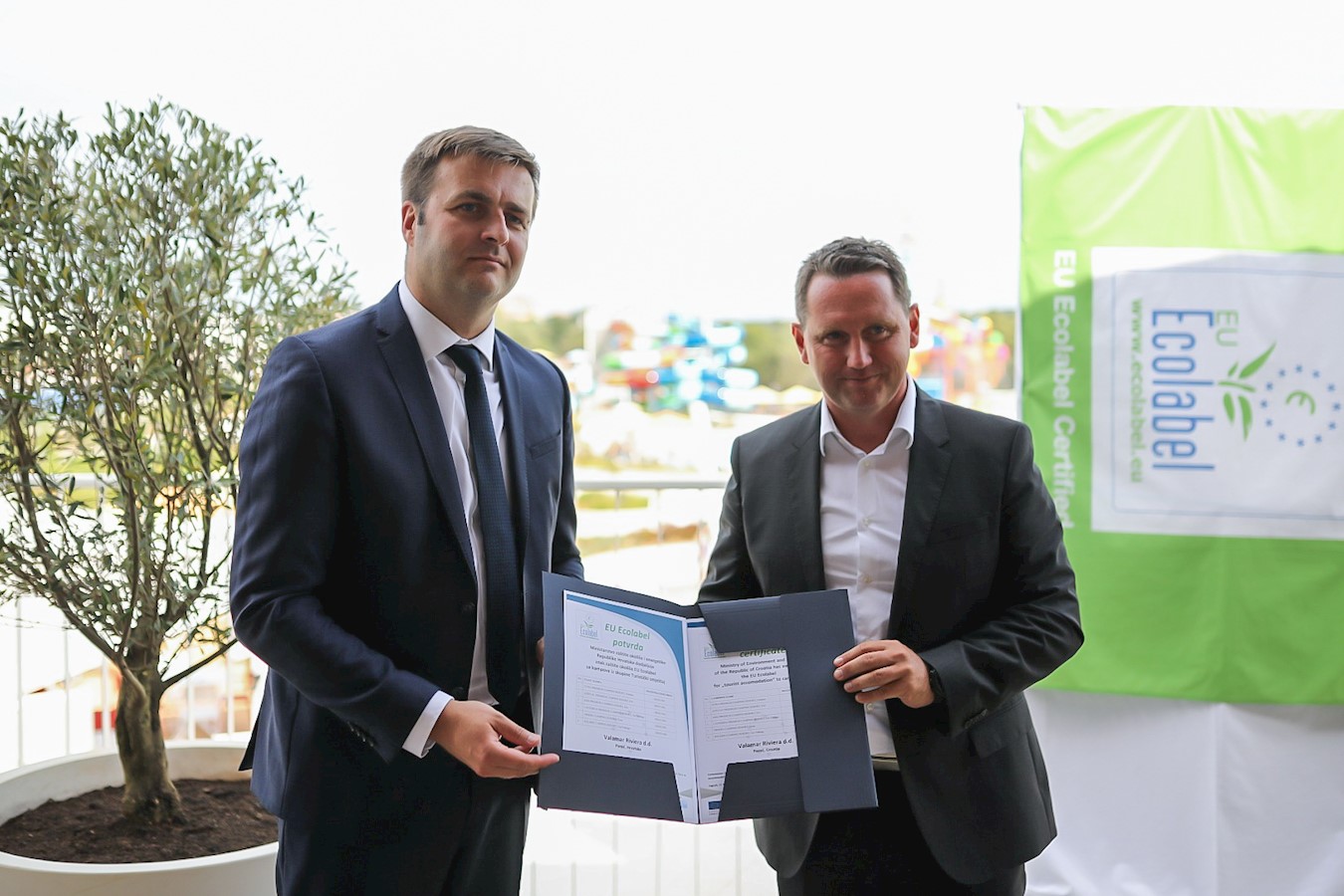 Ministar Tomislav Ćorić i predsjednik Uprave Valamar Riviere, Željko Kukurin.jpeg