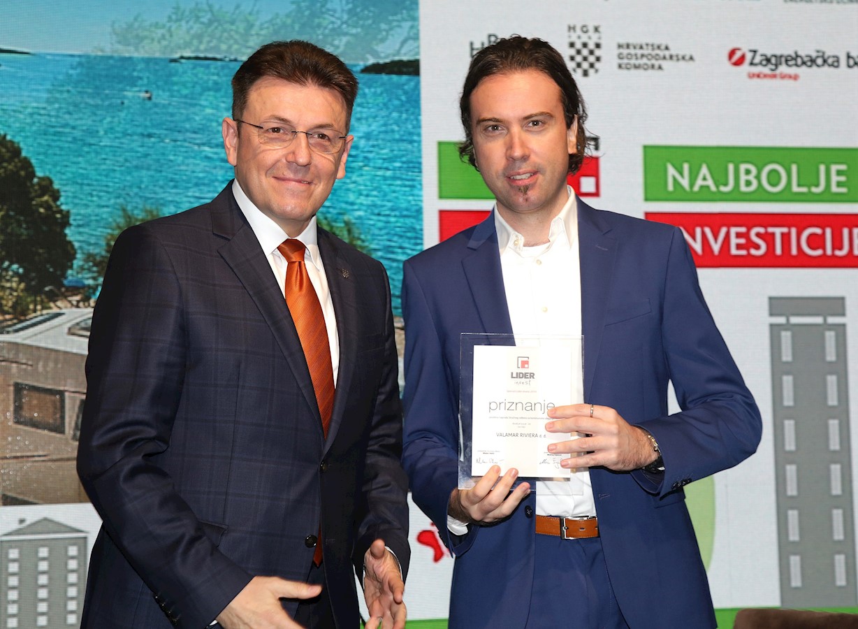 Luka Burilović, predsjednik HGK i Bruno Radoš, direktor operacija za kampove i direktor regije u Valamaru.JPG