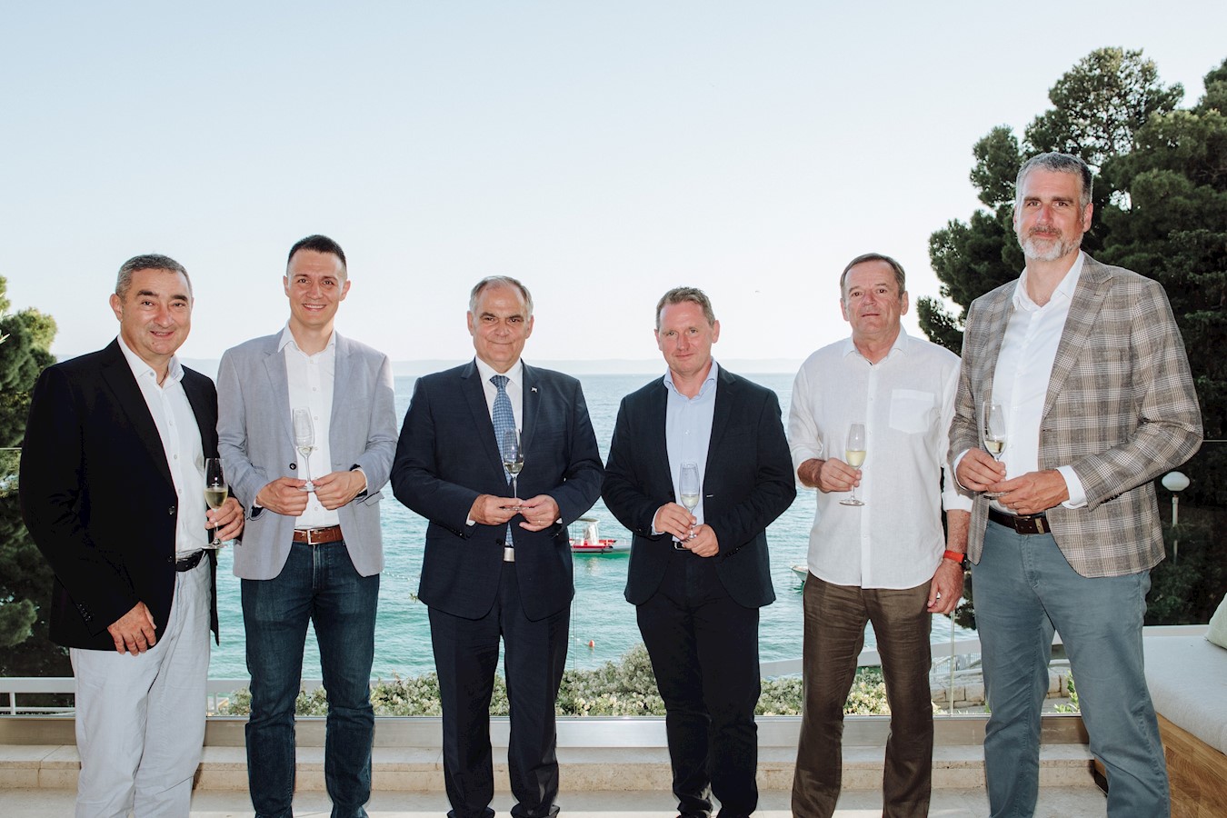 Boris Galić, gradonačelnik Zoran Paunović, župan Blaženko Boban, Željko Kukurin, prof.Darko Prebežac s Ekonomskog fakulteta u Zagrebu i Alen Benković.jpg