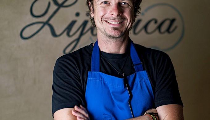 Chef Stiven Vunić iz konobe Zijavica, photo by Matija Djanješić.jpg