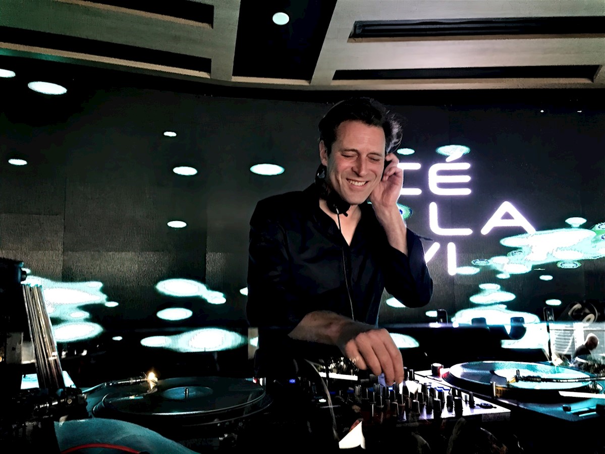 DJ Maestro at Ce La Vi groot.jpg