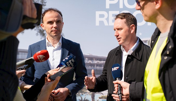 Gradonačelnik Poreča Loris Peršurić i predsjednik Uprave Valamara Željko Kukurin.jpg