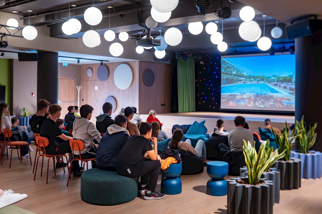 Učenici Srednje škole Markantuna de Dominisa na Rabu posjetili Arba Resort 4, Valamar Collection.jpg