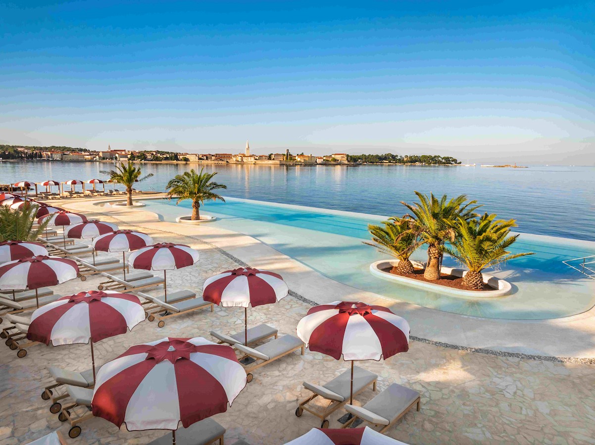 Pical Resort, Valamar Collection_Infinity pool by the sea_2.jpg